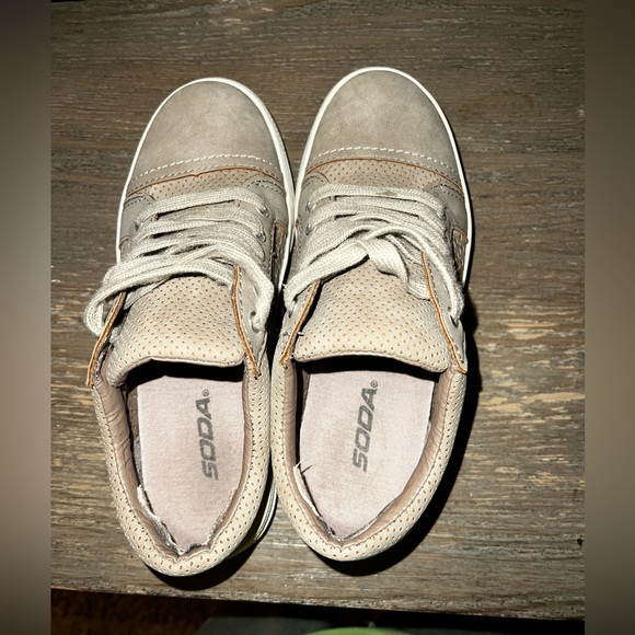 Soda brand, size 6.5 - Picture 2 of 3